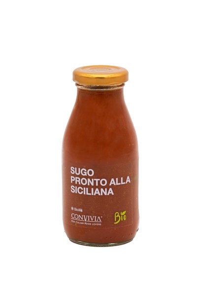 Kleines Fläschchen Tomatensauce nach sizilianischer Art