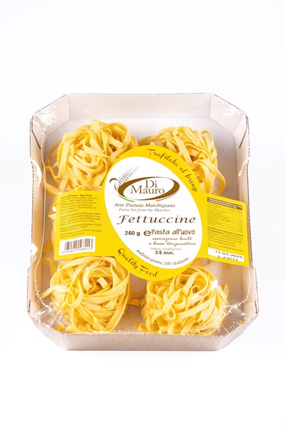 Eier-Fettuccine-Packung